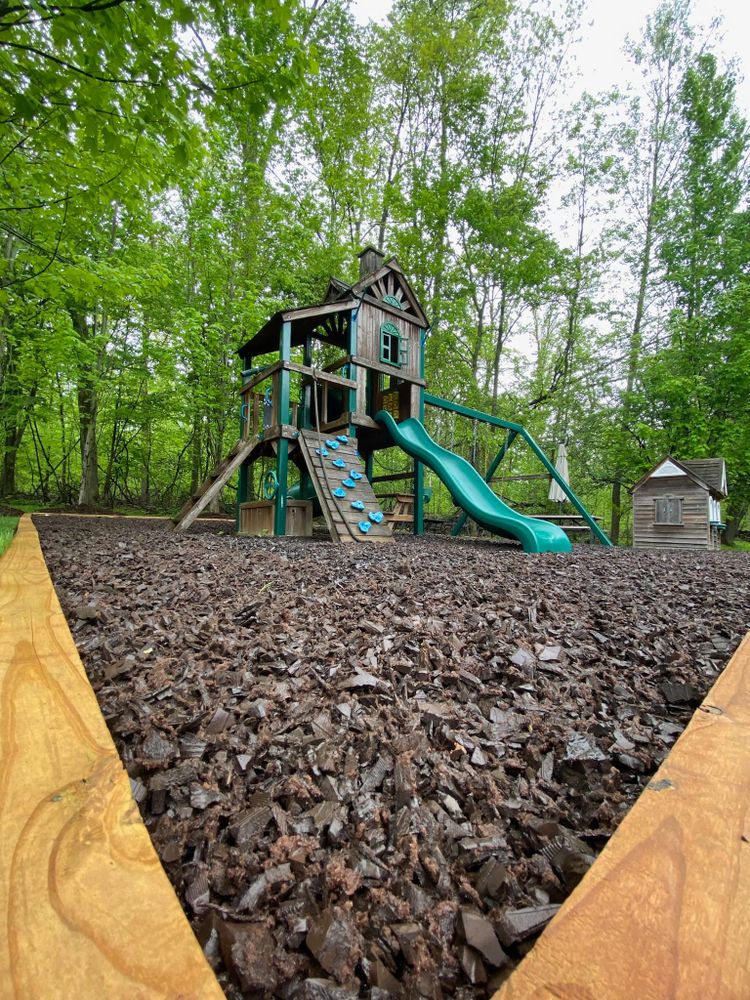 Landscaping & Lawn Care for Mulch & Dig in West Bloomfield Township, MI