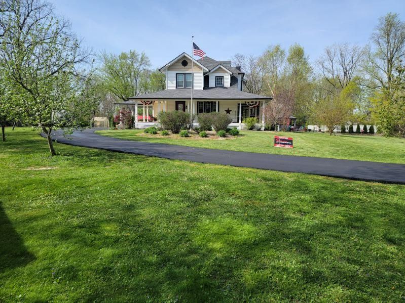 Residential Driveways for Smith's Paving and Sealcoating in Rushville, IN