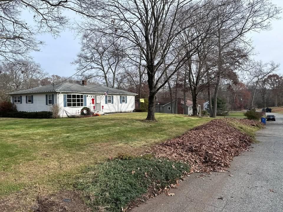 All Photos for Navedo’s Lawn Care LLC in Putnam, CT