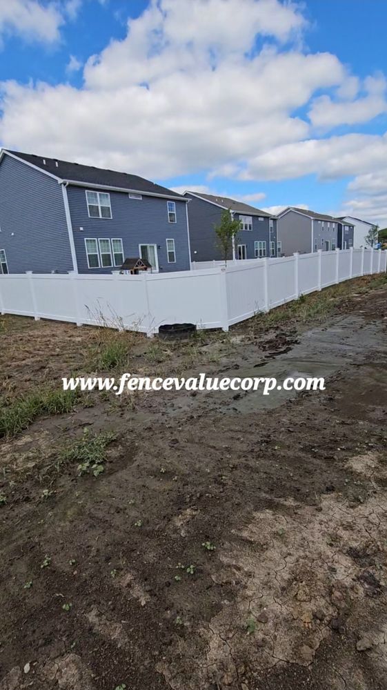 VINYL FENCES for Fence Value Corp in Chicago, IL