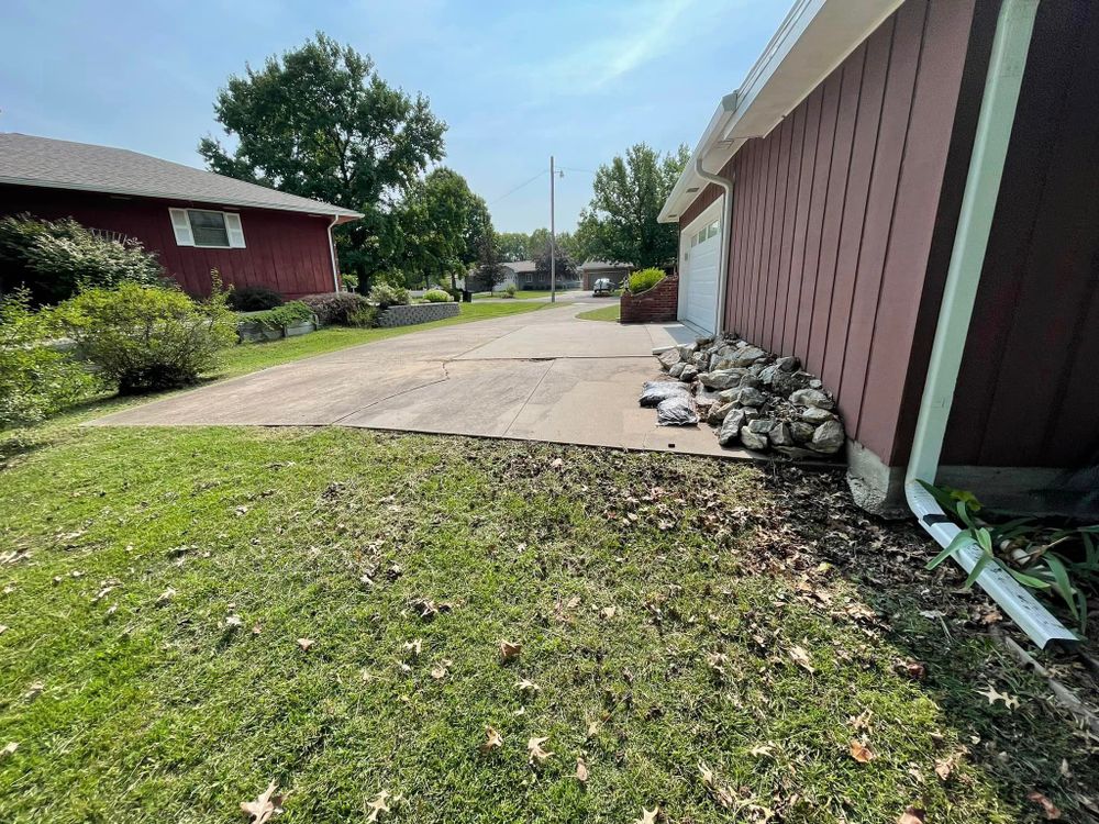 Landscaping for Maloney's Mowing LLC in Iola, KS