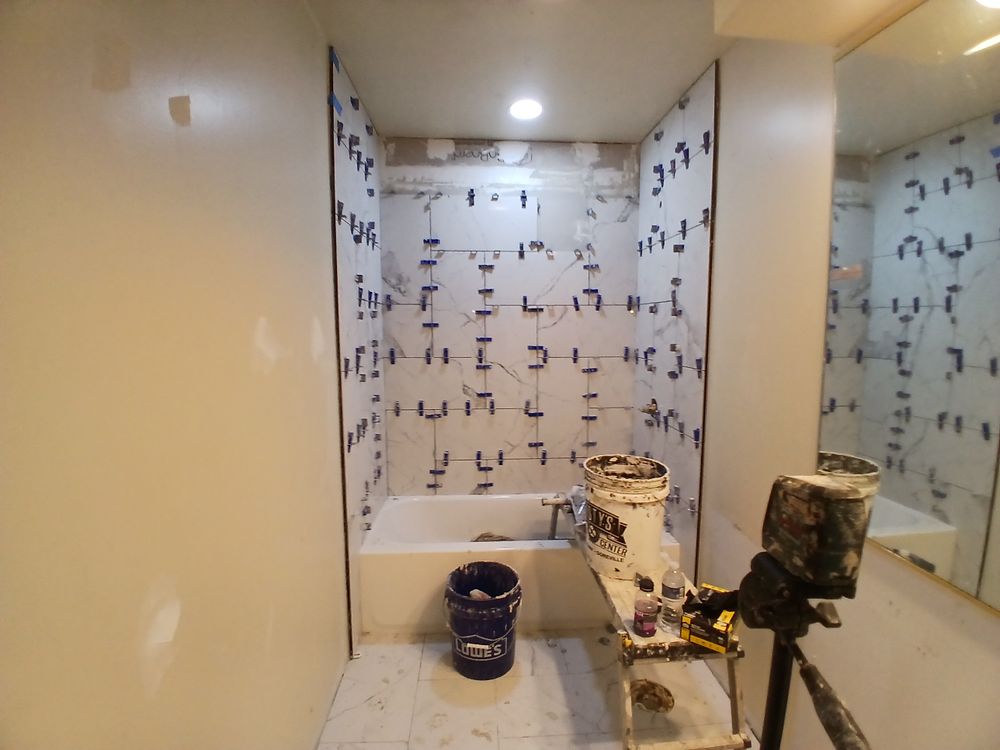 Makanda master and full bath for Dead Tree General Contracting in Carbondale, Illinois