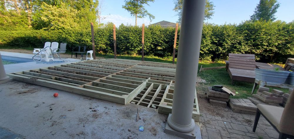 Queen's Deck for Dead Tree General Contracting in Carbondale, Illinois