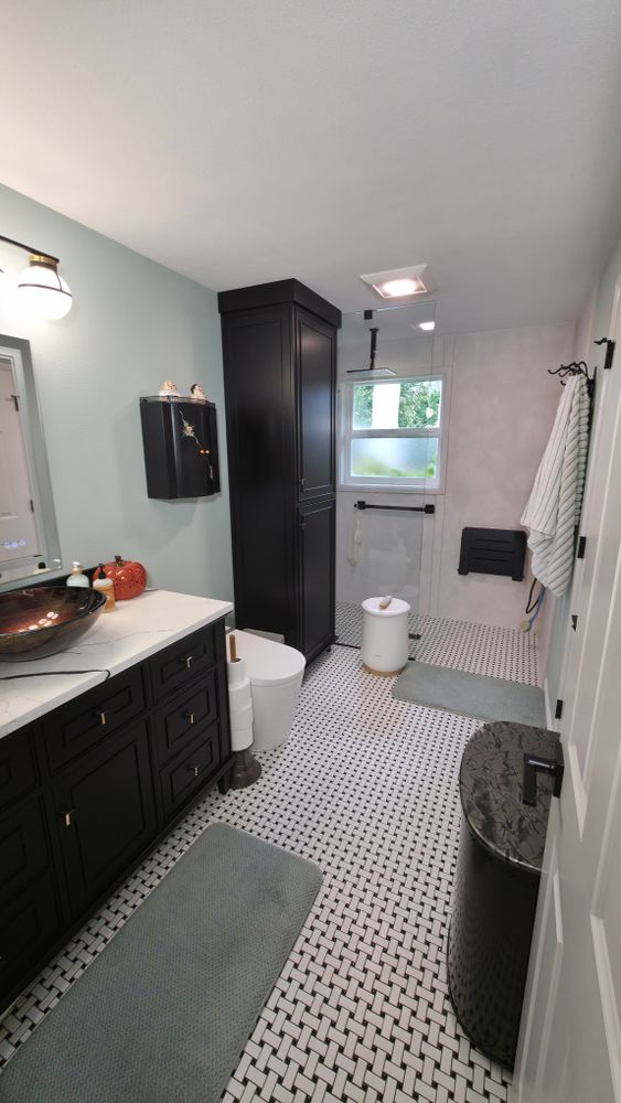 Showers for Mid-Valley Bath in Junction City, OR