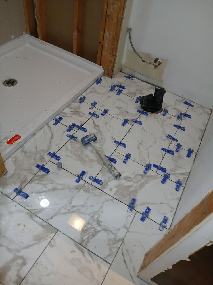 Makanda master and full bath for Dead Tree General Contracting in Carbondale, Illinois