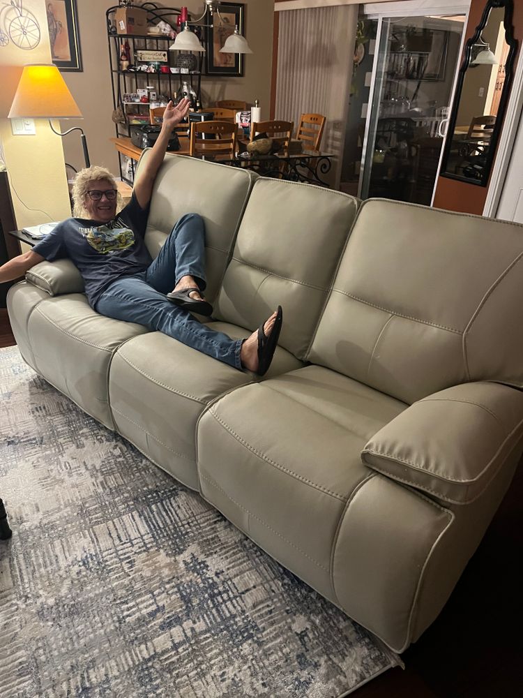 You want to purchase an item but not sure how your going to get it home? No worries, we are now offering White Glove Delivery Services! No job is too big or too small. for Woody & Sons Moving in Tampa, FL