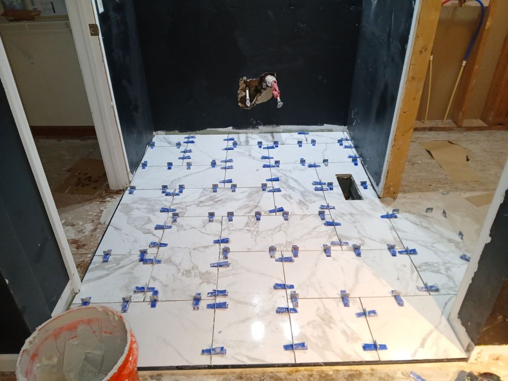 Makanda master and full bath for Dead Tree General Contracting in Carbondale, Illinois