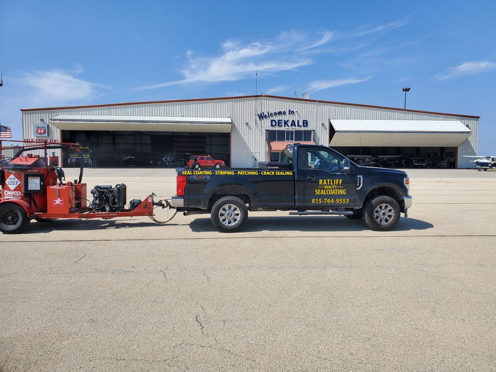 Sealcoating/Asphalt Maintenance for Ratliff Quality Sealcoating in Genoa, IL