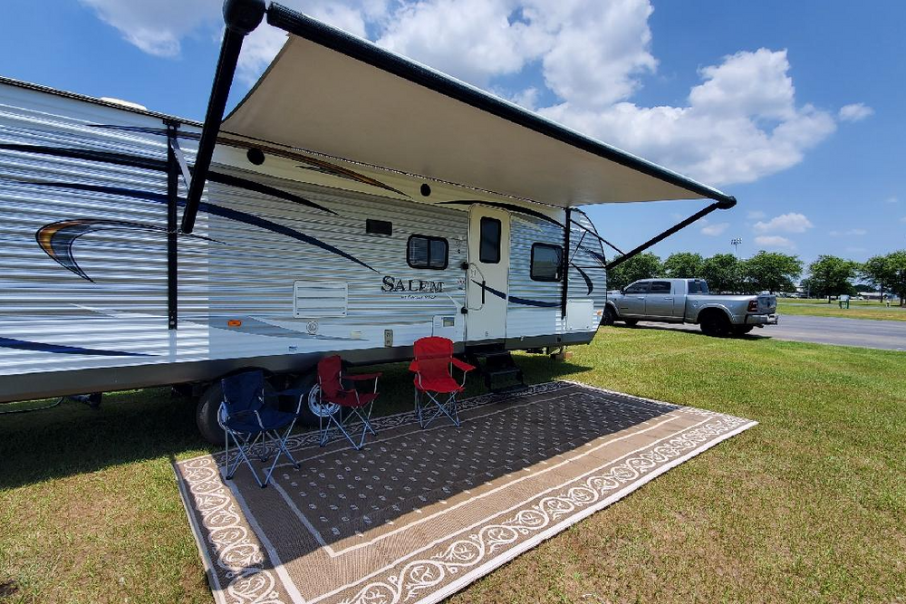 2021 Pioneer, 34 ft Travel Trailer for Paradise RV Rentals in Perry, GA