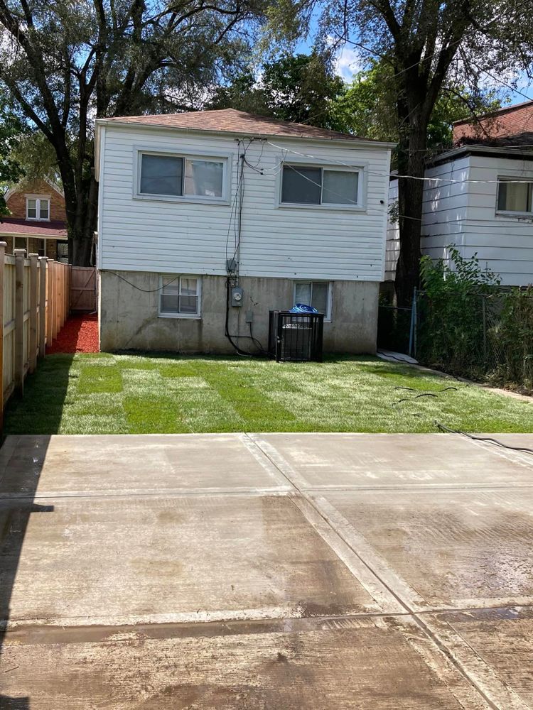 Our Fall and Spring Clean Up service includes leaf removal, trimming of bushes and trees, mulching flower beds, lawn dethatching, and general yard clean up to keep your property looking pristine. for Superior Lawn Care & Snow Removal LLC  in Chicago, IL