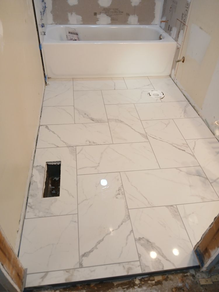 Makanda master and full bath for Dead Tree General Contracting in Carbondale, Illinois