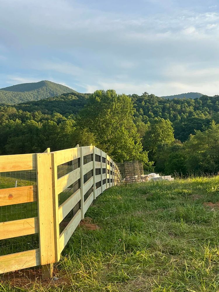 Fences for Browns' Fencing & Equipment in Fairmount, GA