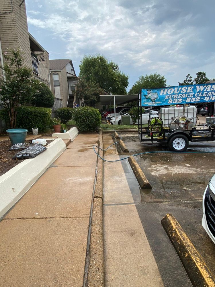 Home Softwash for E&E Pressure Washing Service, L.L.C. in Houston, TX