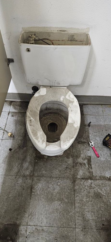 bathroom maintenance for Mid-Mountain Maintenance in Bonney Lake, WA