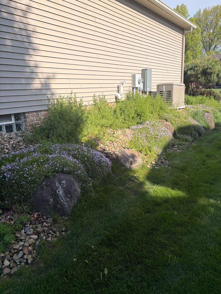 Natural Stone Hardscape for Youngstown Lawn & Patio Design in Canfield, OH