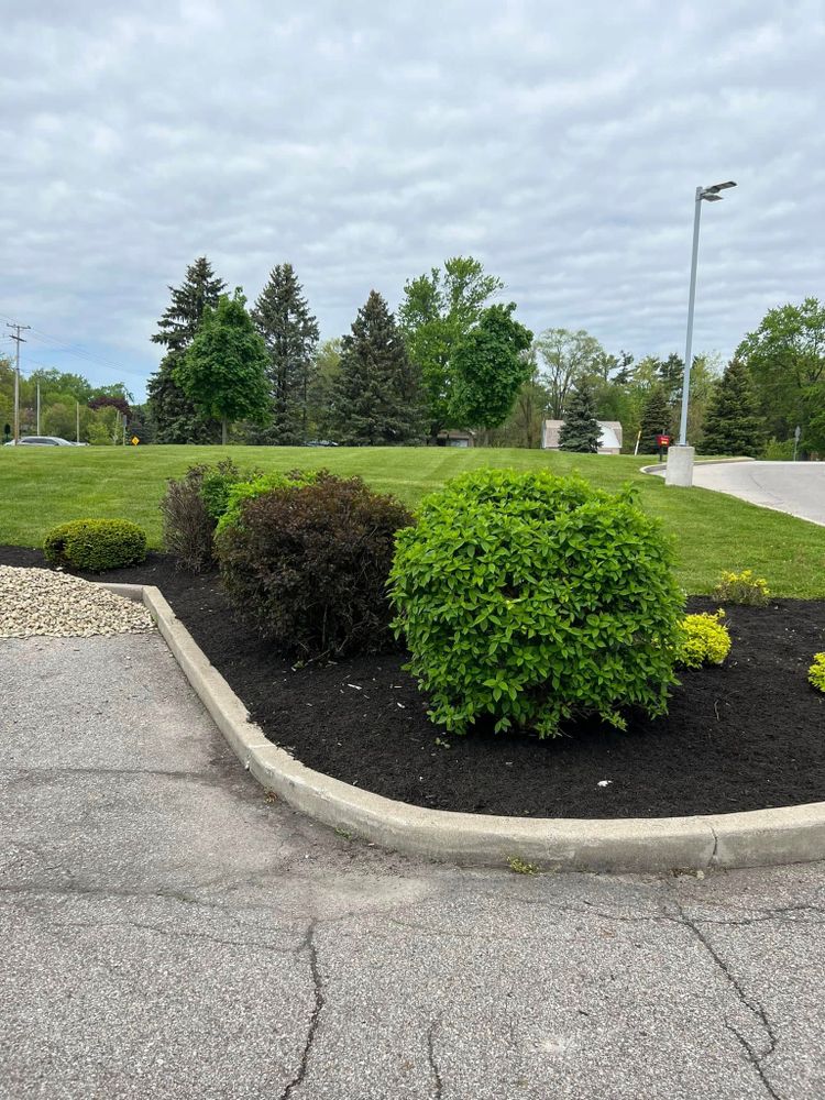 Landscaping for Diamond Landscape Maintenance Corp. in Warsaw, IN