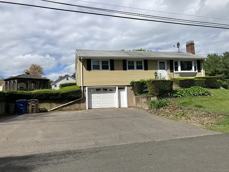 under deposit for Nelson Foss - Realtor in Connecticut, CT