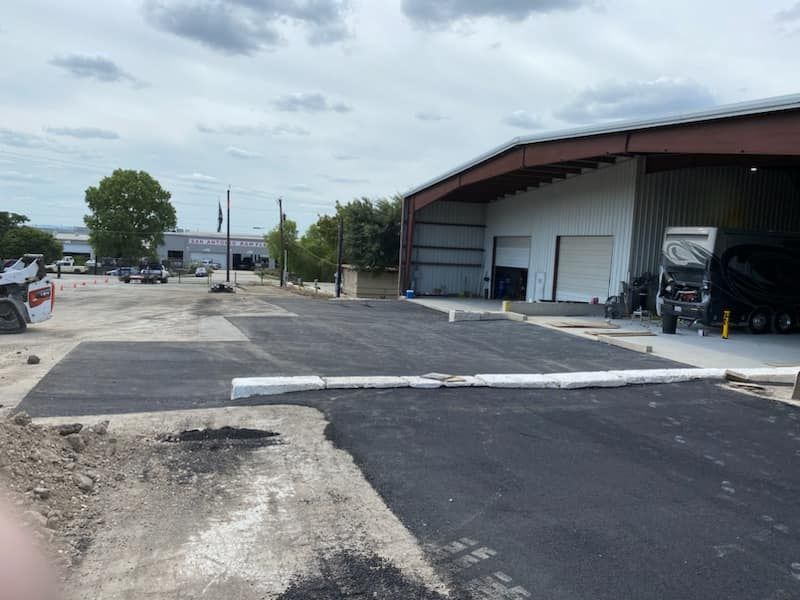 Asphalt and Paving for CAM Paving & Construction in Kendalia, TX