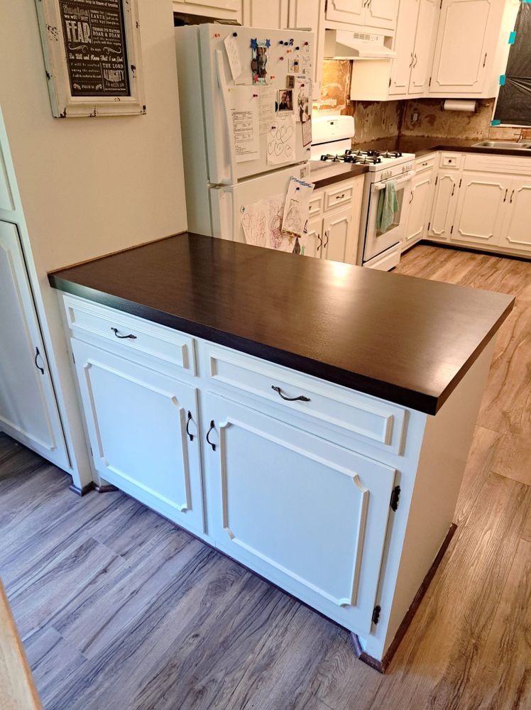 Enhance your home with our expert kitchen counter installation, perfectly complementing our floor installation services to create a stylish, cohesive look that elevates functionality and aesthetics in your space. for Pipkin's Flooring in Liberal, KS