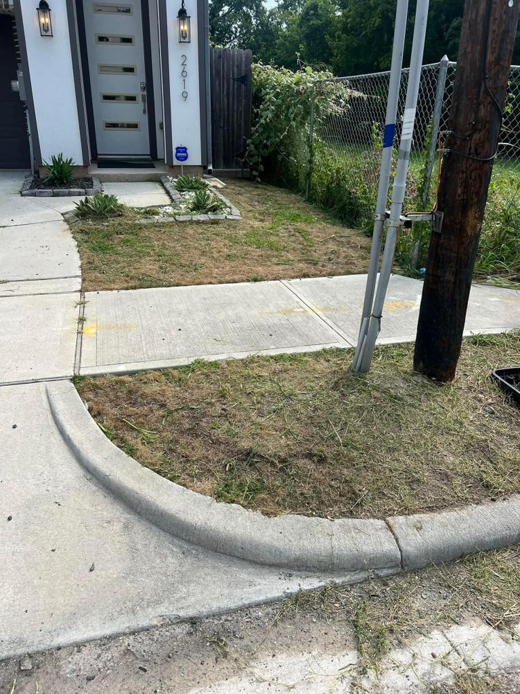 All Photos for Bobby’s lawn services in Baytown, TX