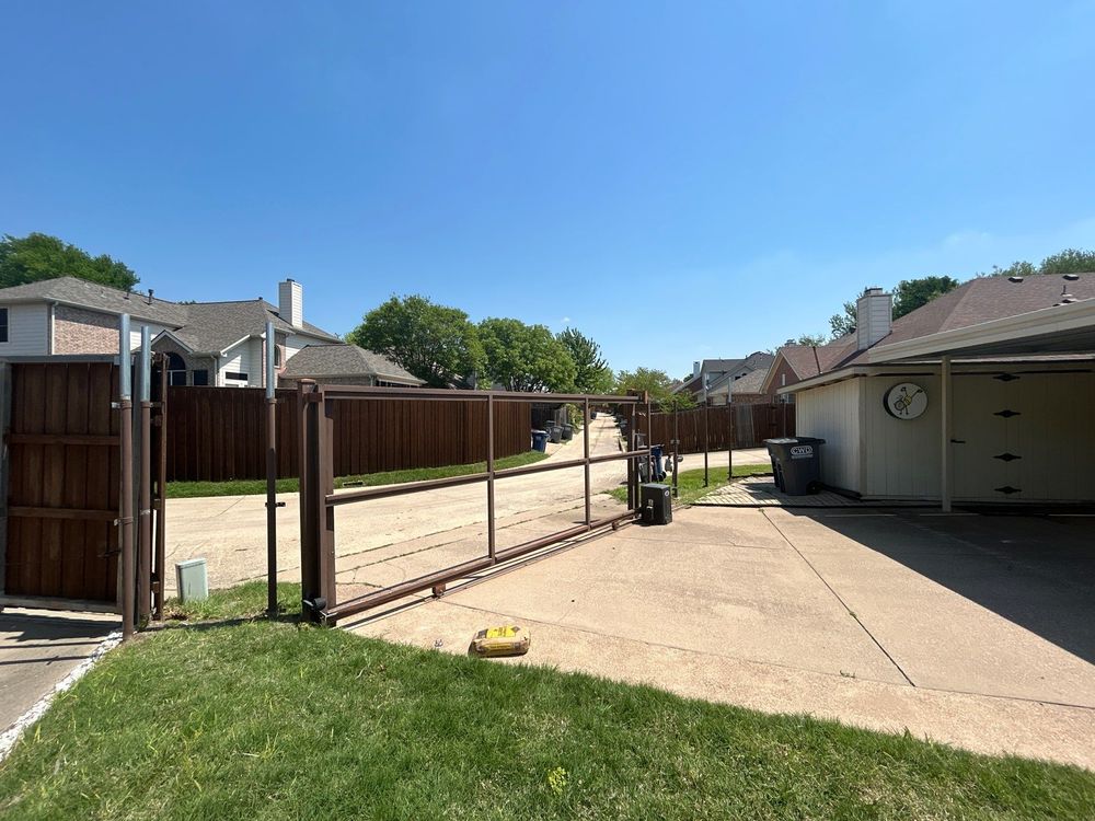Fence for Blackstone Roofing & Construction LLC in Bells, TX