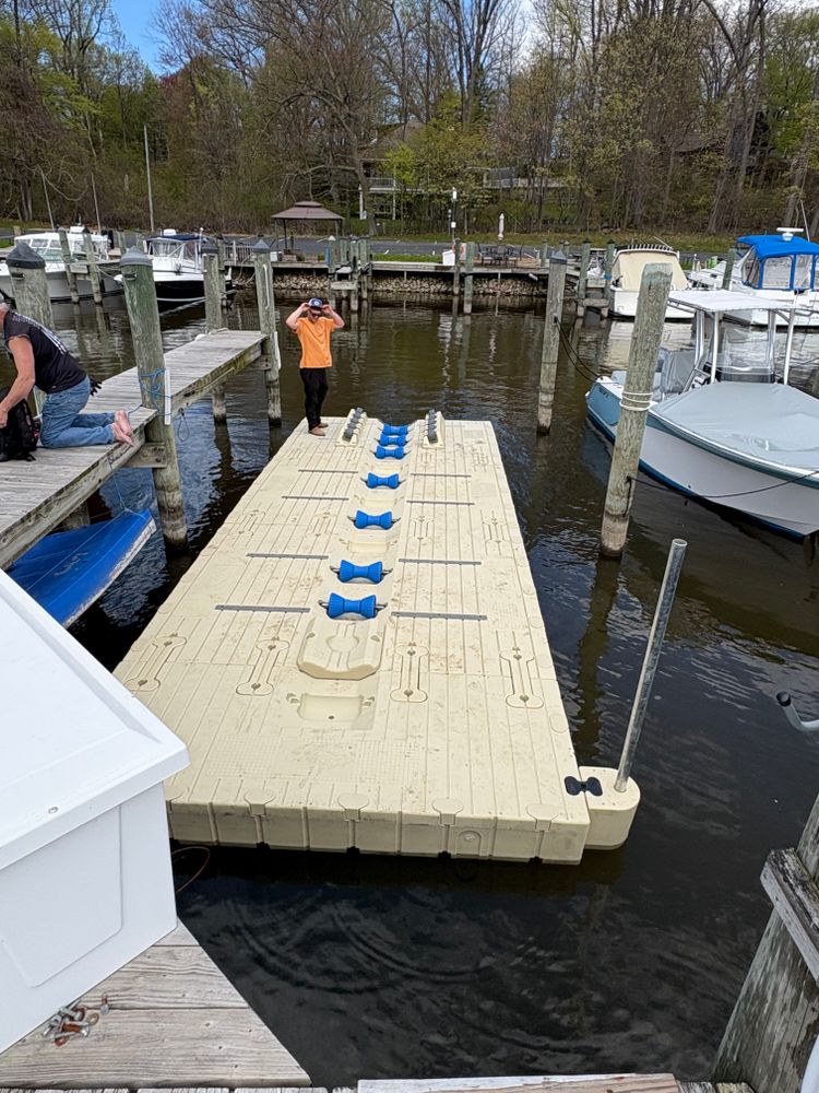 Boat lift Installation for Wagner's Lift & Dock Shop LLC in Watervliet, MI