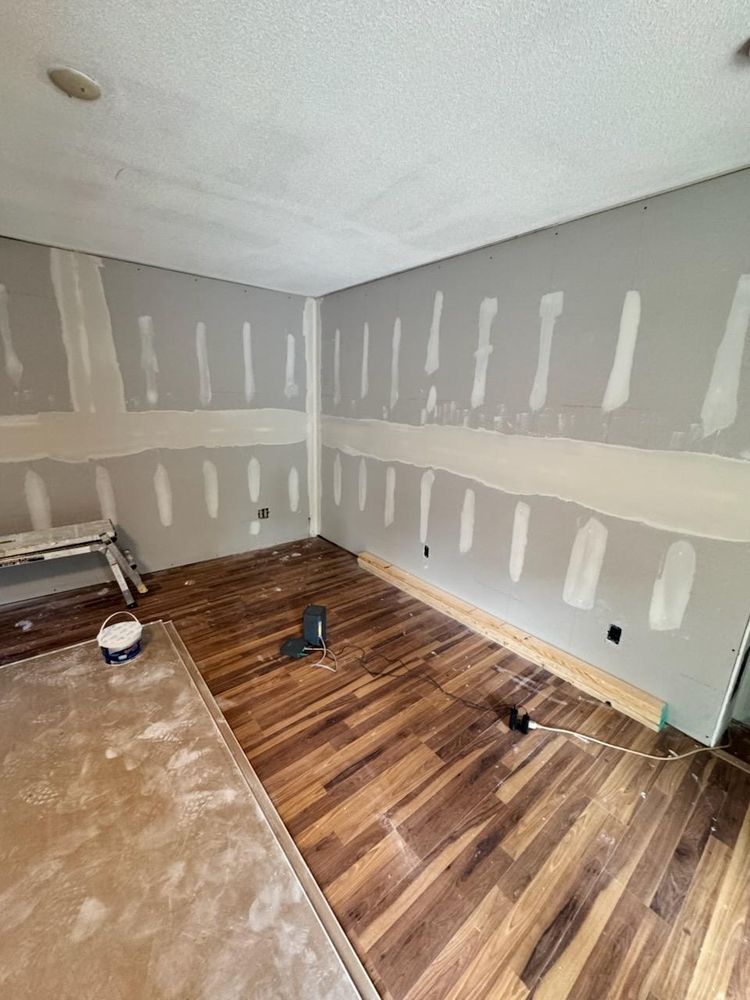 Carbondale Roof Leak repair and Drywall installation for Dead Tree General Contracting in Carbondale, Illinois