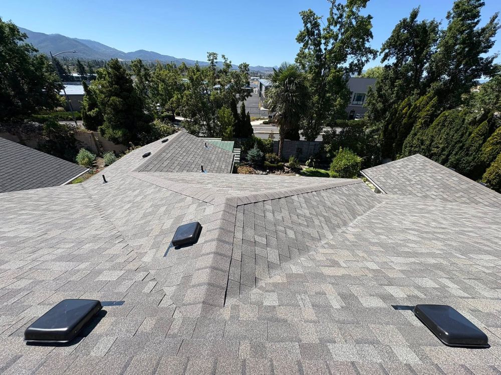 Roofing for Crestwell Roofing Plus LLC in Grants Pass, OR