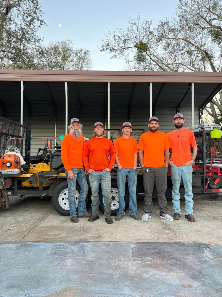Duck's Lawn & Tree Service, LLC. team in Lakeland, FL - people or person