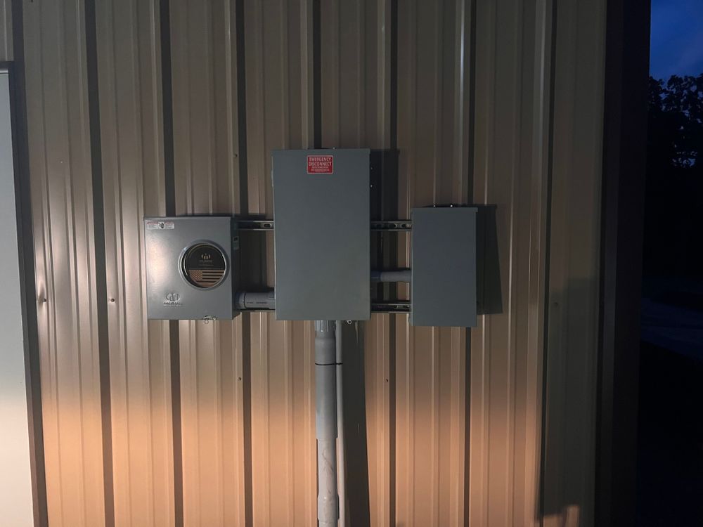 Electrician for Smith Electric in Oakwood, TX