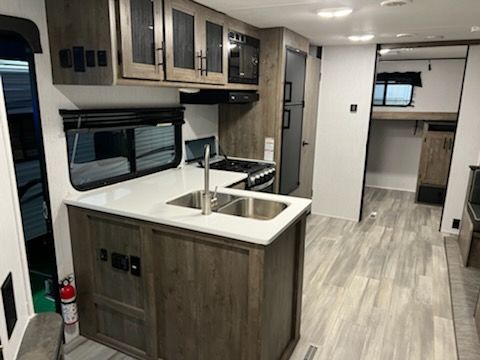 2021 Pioneer, 34 ft Travel Trailer for Paradise RV Rentals in Perry, GA