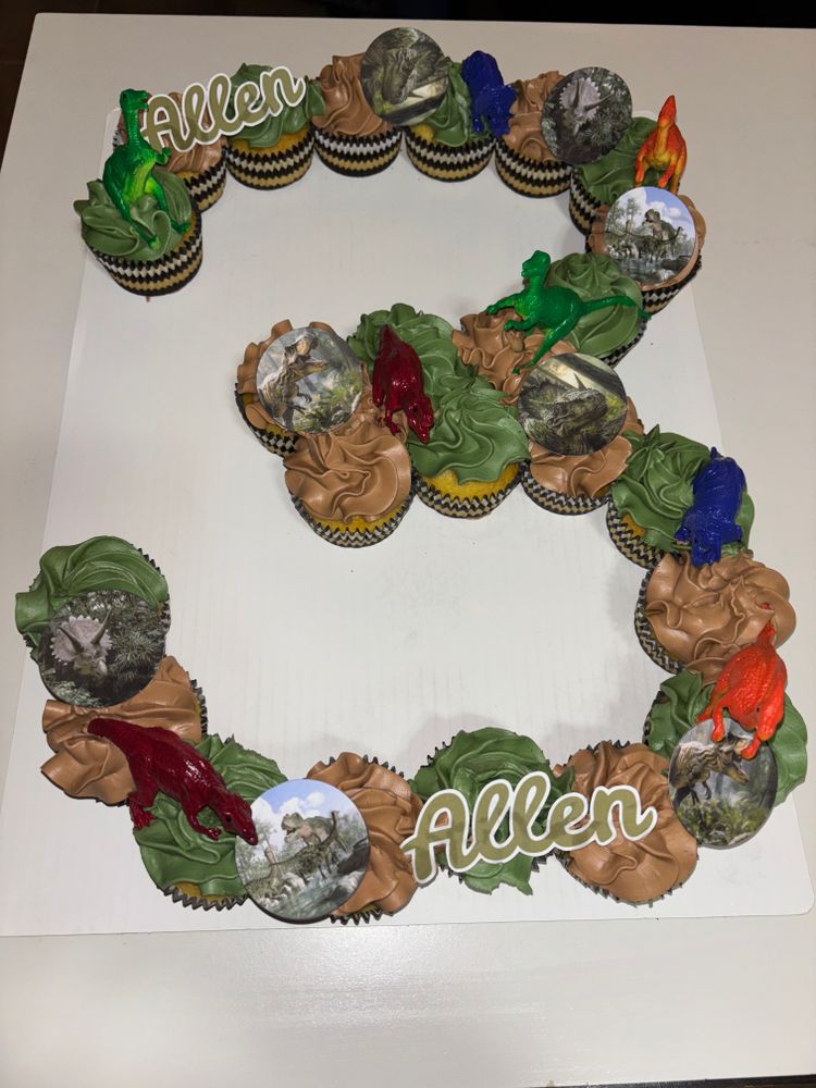 Custom Cakes and Cupcakes for Crumble Creations in Springfield, IL