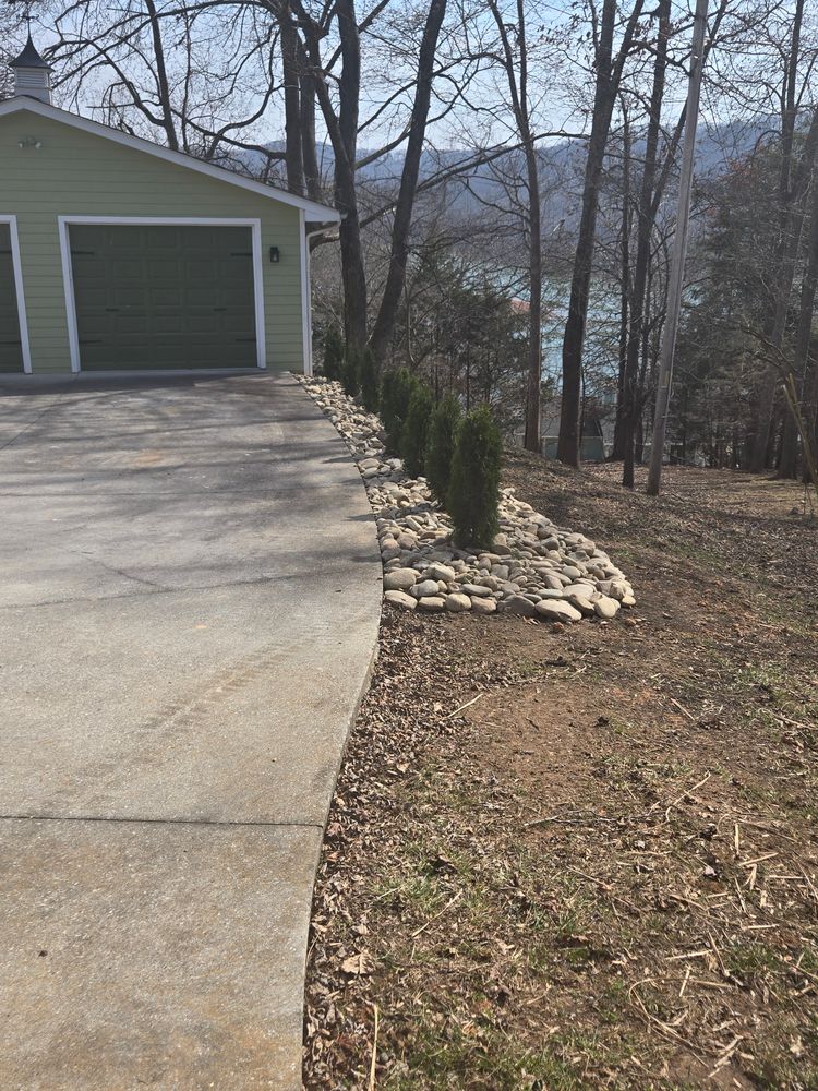 All Photos for Lafollette Mulch, Stone and Lawn Care in La Follette, TN