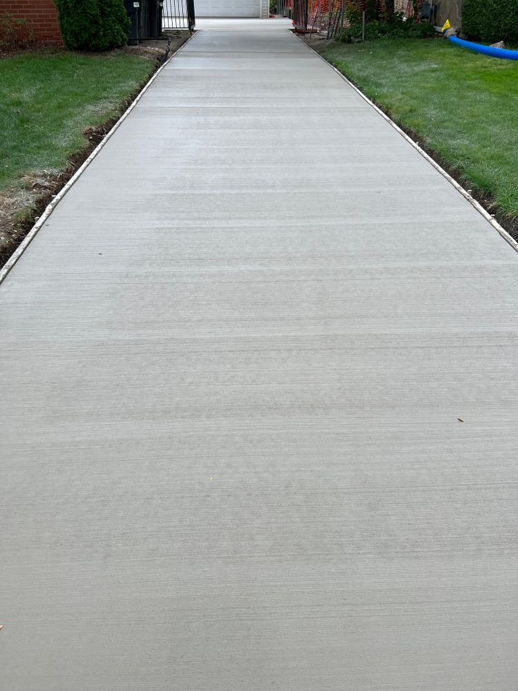 Driveways for Ibarra Concrete Services LLC in Detroit, MI