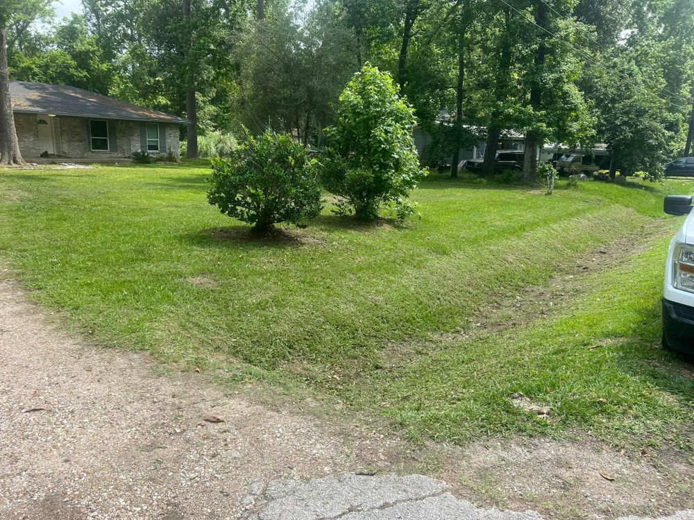 All Photos for Bobby’s lawn services in Baytown, TX