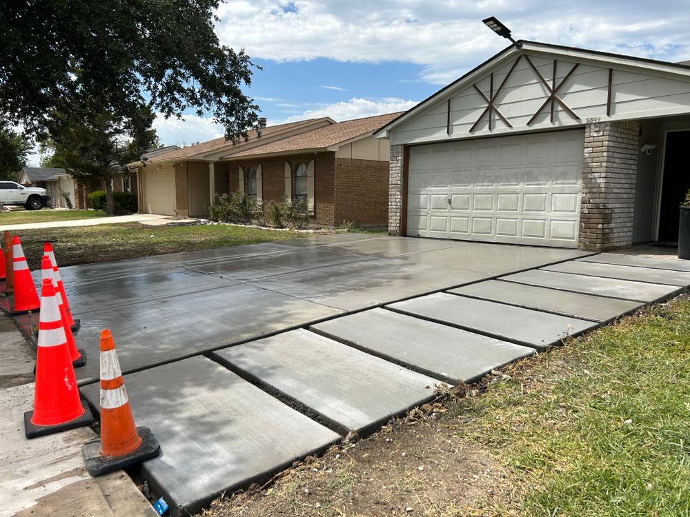 Driveways  for JM Concrete in Dallas, TX