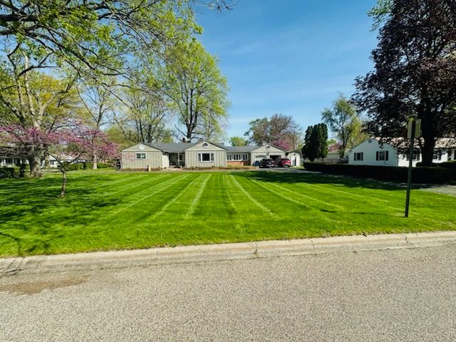 All Photos for Manny's Cleaning,Lawn Care & Snow Removal Services in Champaign, IL