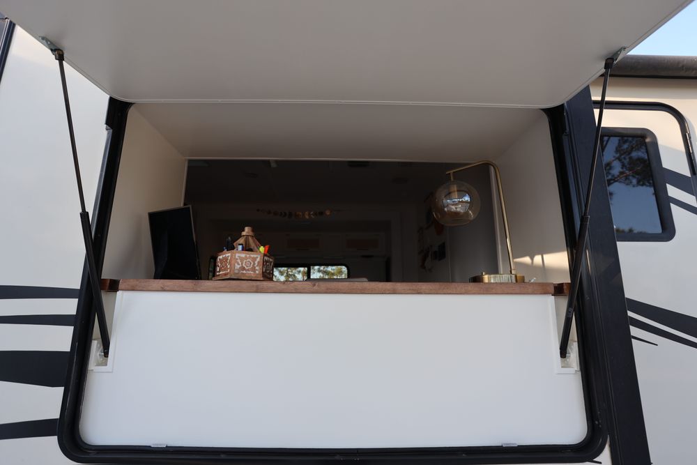 2018 Keystone Passport 2510RB for Mauka to Makai RV Renovations in Los Angeles, CA