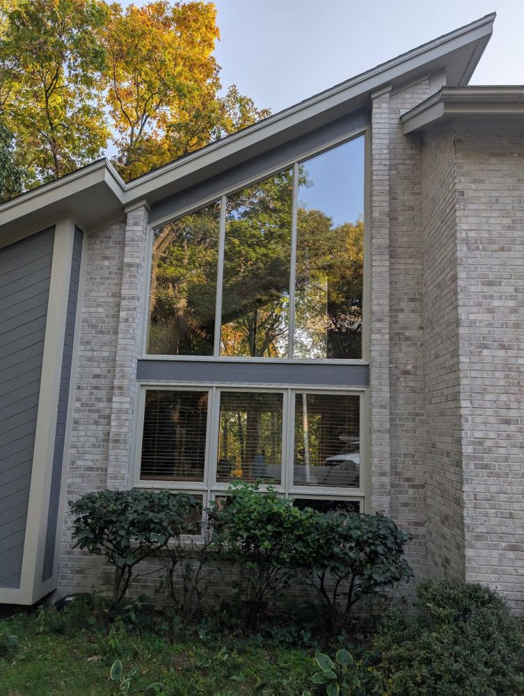 High-Rise Window Cleaning for Kingdom Power Washing & Window Cleaning in Flushing, MI