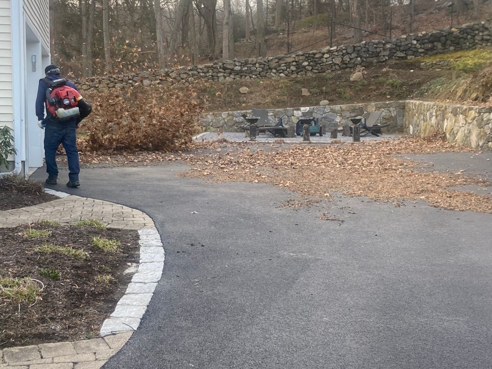 Fall Clean Up for Zaldivar’s Lawn Care INC  in Peekskill, NY