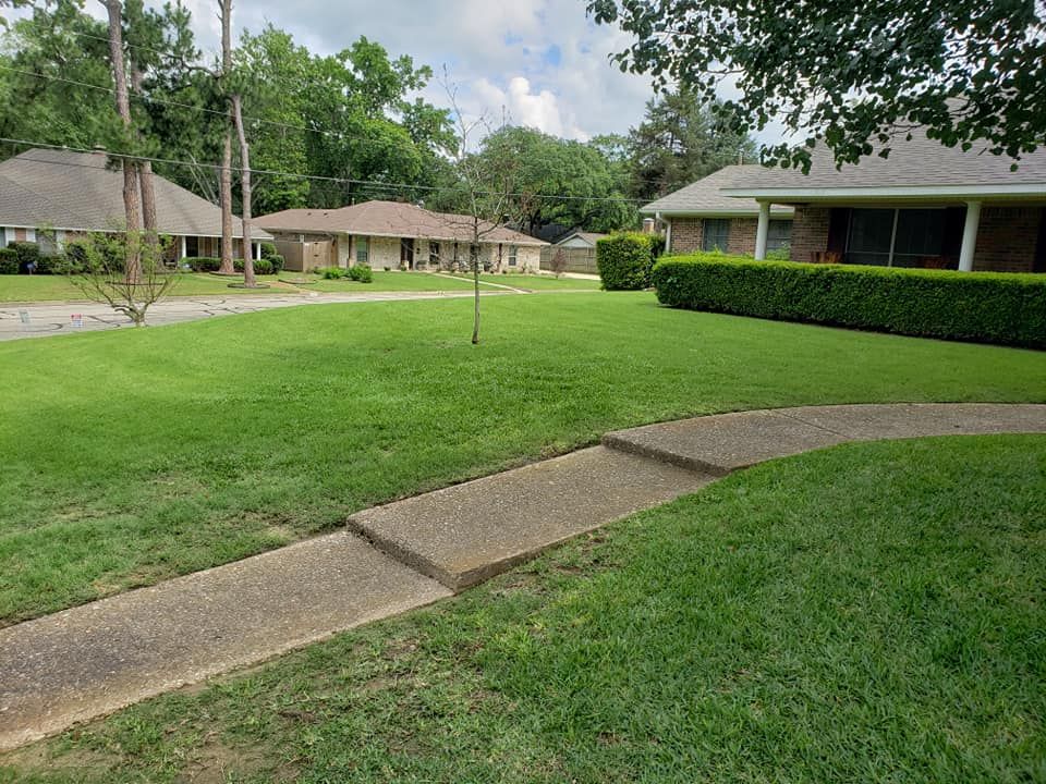 Lawn Care for Wilson's Yard Work, LLC in Tyler, TX