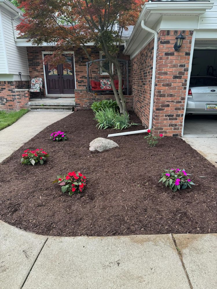 Landscaping & Lawn Care for Mulch & Dig in West Bloomfield Township, MI