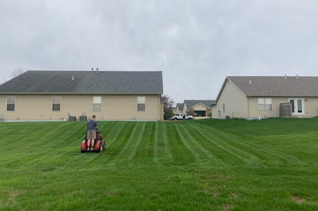 Lawn Maintenace for Andrew's Lawn Service LLC in Lebanon, IL