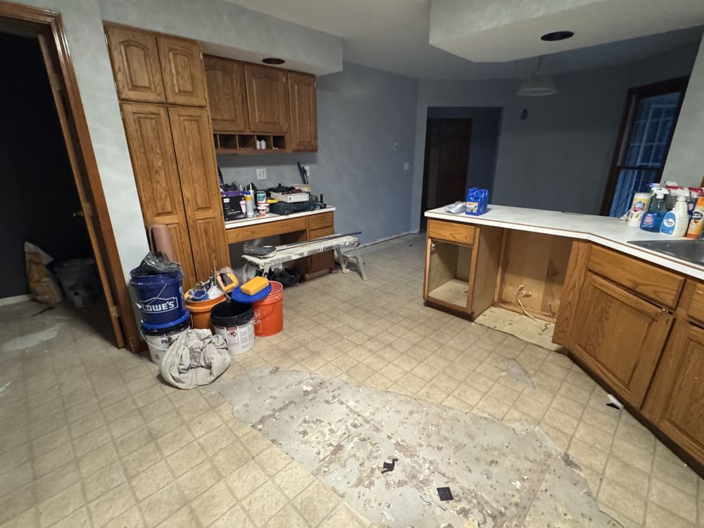 Makanda master and full bath for Dead Tree General Contracting in Carbondale, Illinois