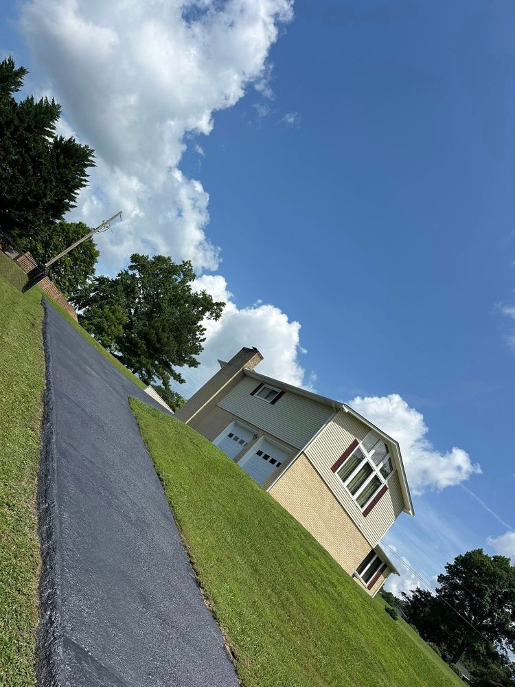 Asphalt for Metzler Paving and Sealcoating in Jacksboro, TN