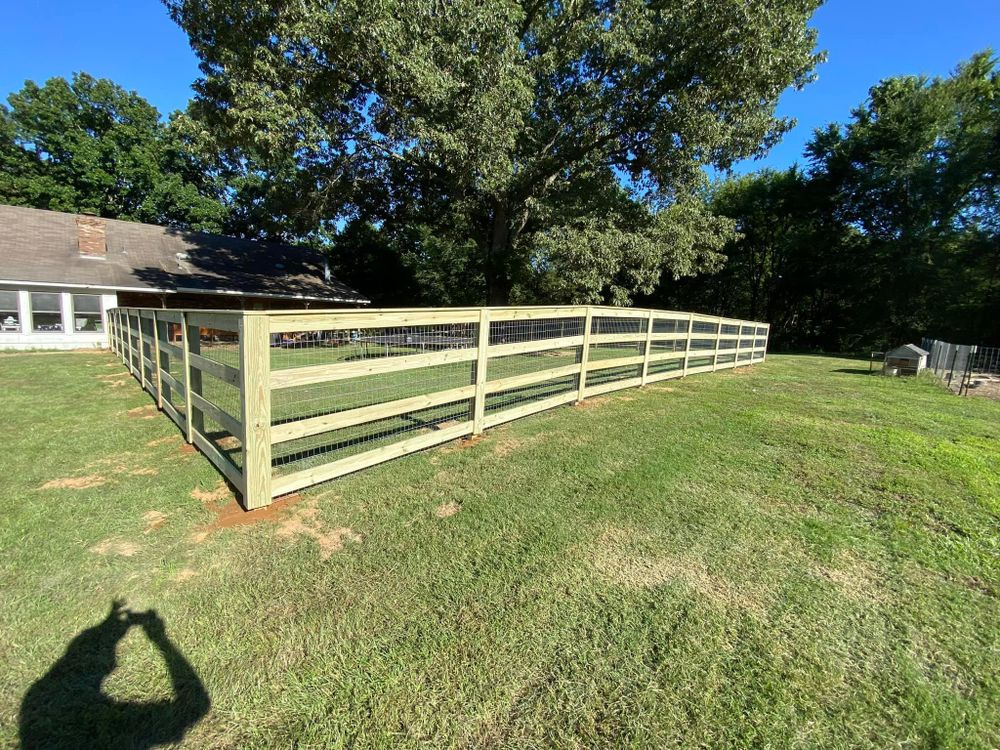 Custom Wooden Fences for Manning Fence, LLC in Hernando, MS