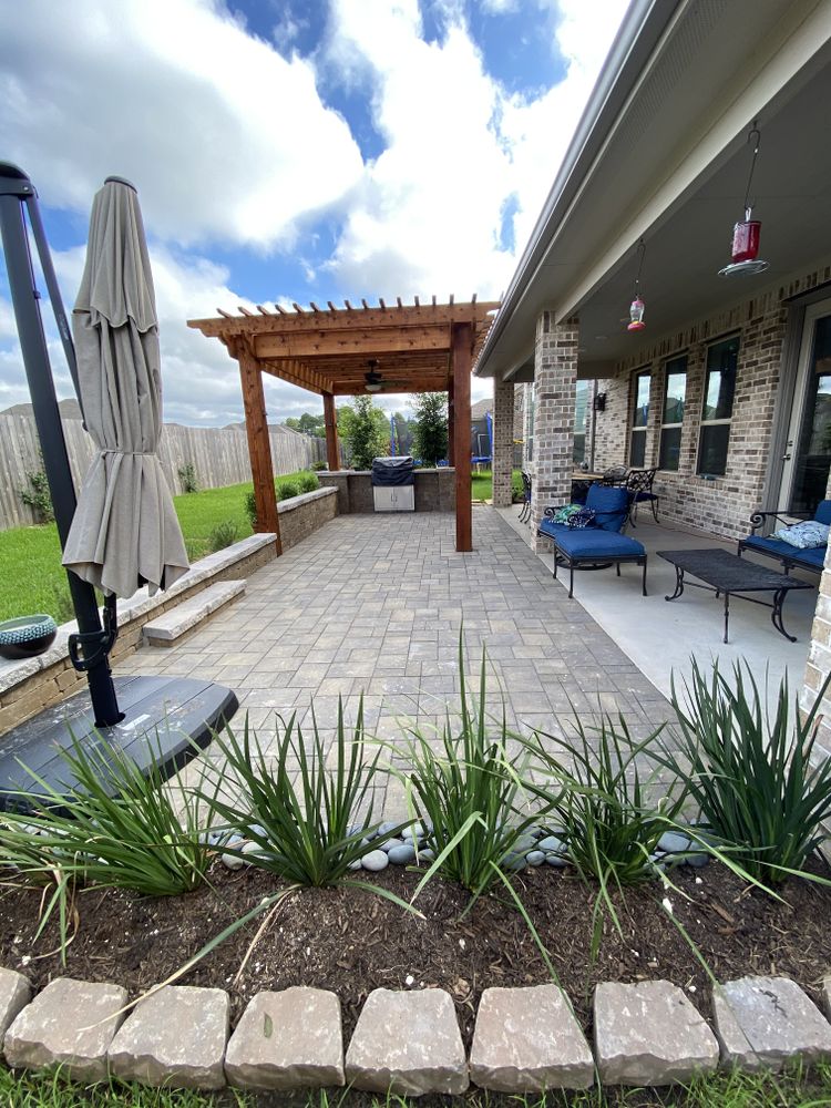 Outdoor Features for Atlas Land Design in Creekside Park, TX