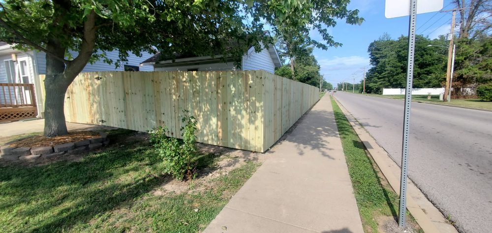 Mt Vernon Fence for Dead Tree General Contracting in Carbondale, Illinois