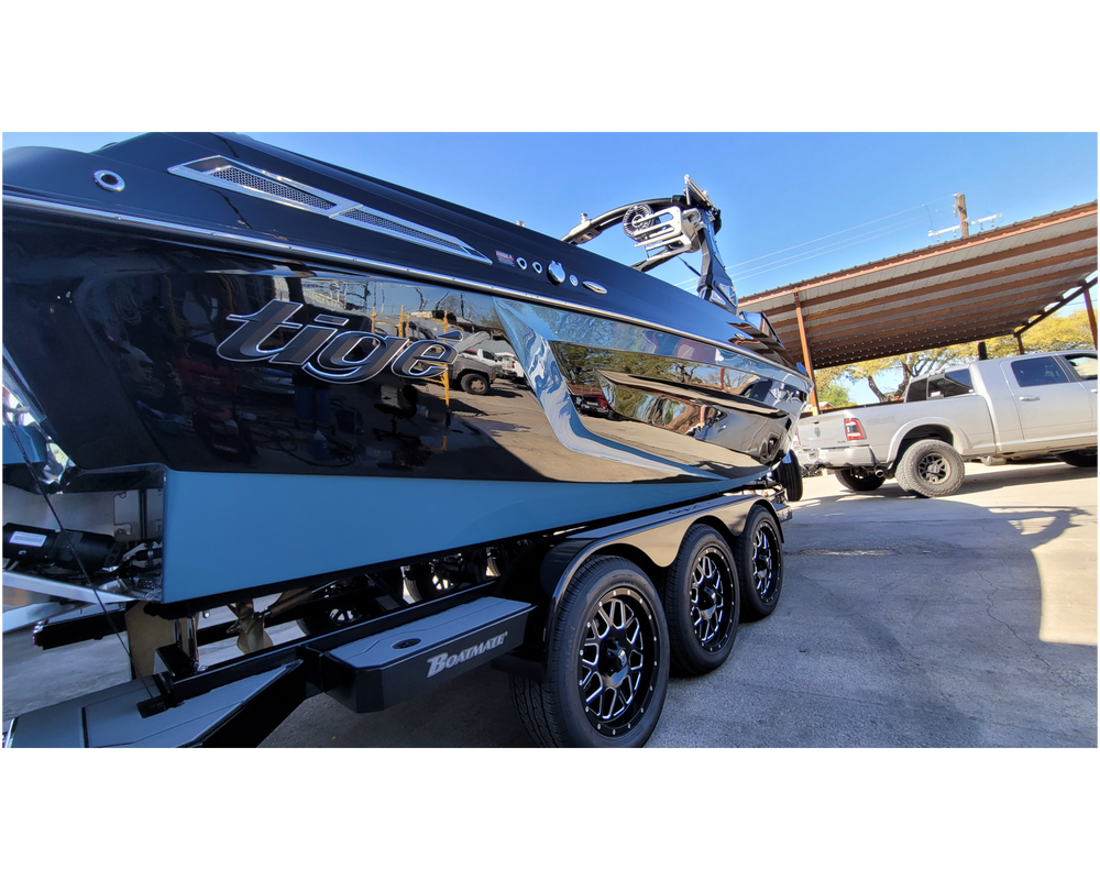 Boat Exteriors for L'Finesse Auto/Boat Details in Dallas, TX