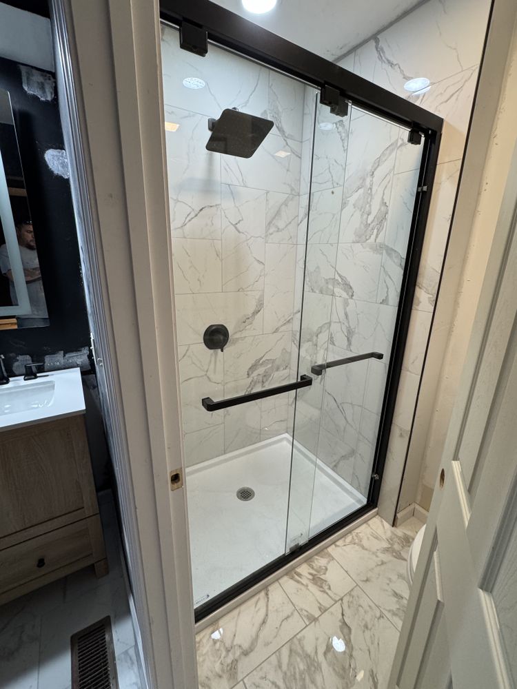 Makanda master and full bath for Dead Tree General Contracting in Carbondale, Illinois